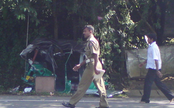 ත්‍රී රෝද රථයක් බස් රථයක ගැටෙයි